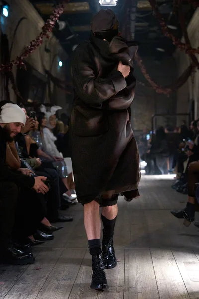 Look 14